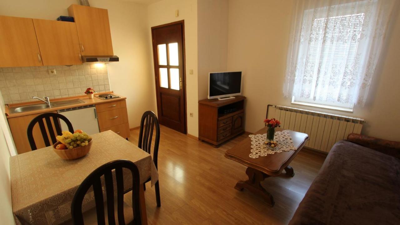 Apartments Grzetic Малинска Екстериор снимка