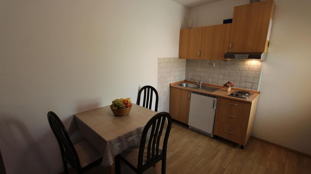 Apartments Grzetic Малинска Екстериор снимка