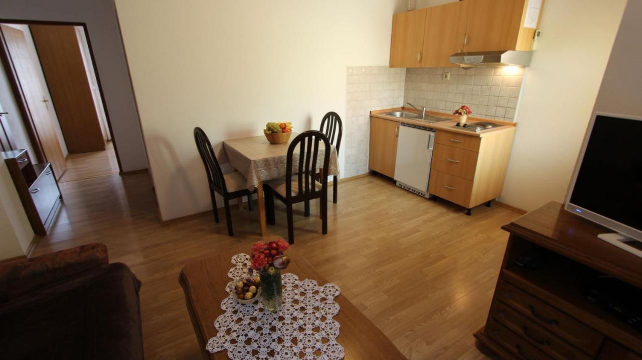 Apartments Grzetic Малинска Екстериор снимка