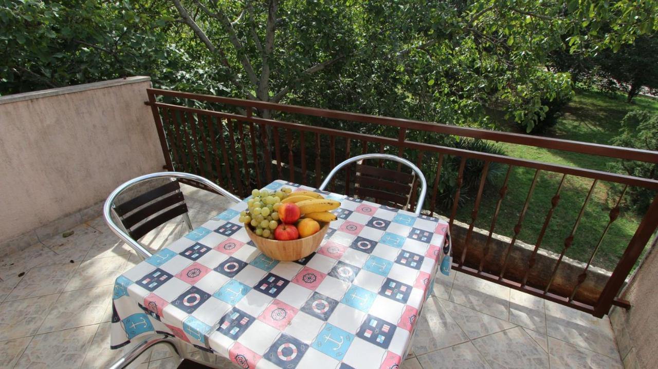 Apartments Grzetic Малинска Екстериор снимка