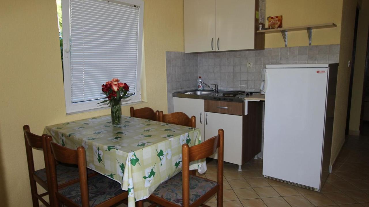 Apartments Grzetic Малинска Екстериор снимка