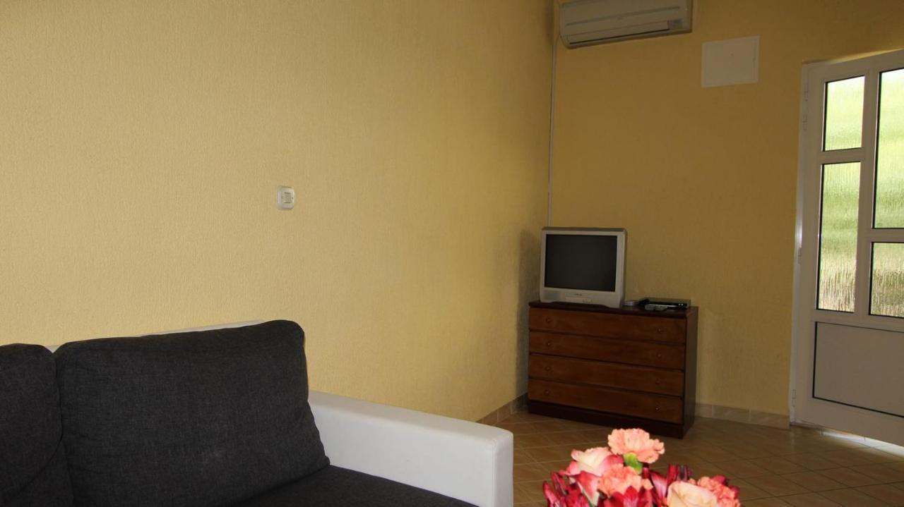 Apartments Grzetic Малинска Екстериор снимка